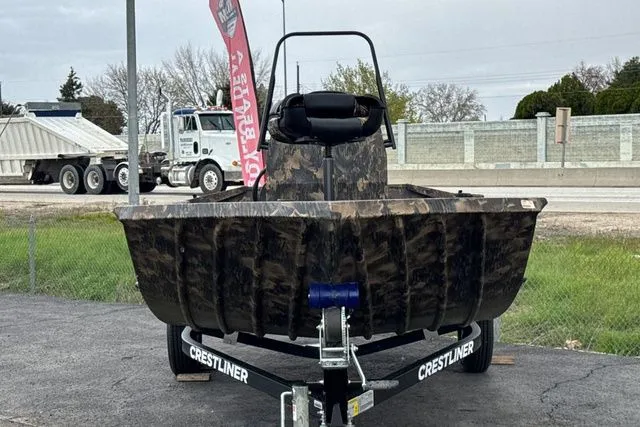 Slide: The Image of Crestliner Retriever 2025 - 3