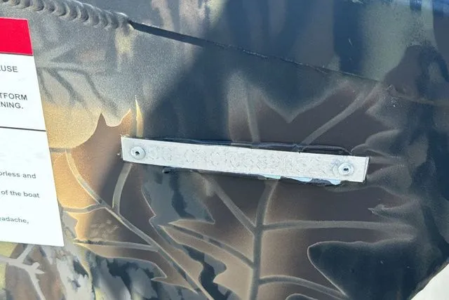 Slide: The Image of Crestliner Retriever 2025 - 33