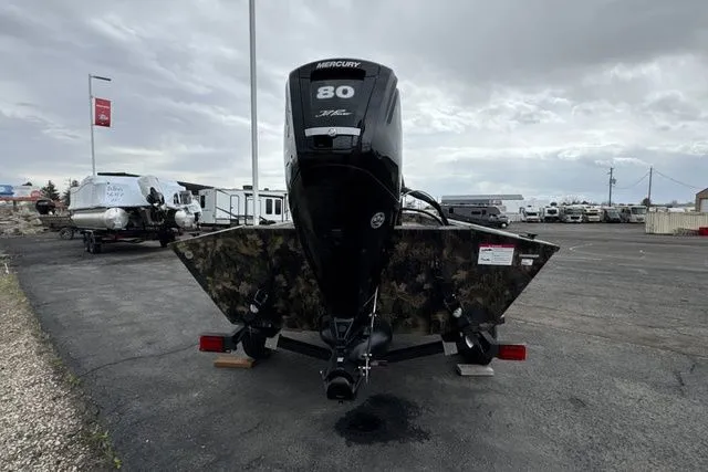 Slide: The Image of Crestliner Retriever 2025 - 4