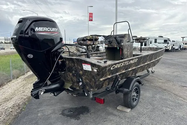 Slide: The Image of Crestliner Retriever 2025 - 5