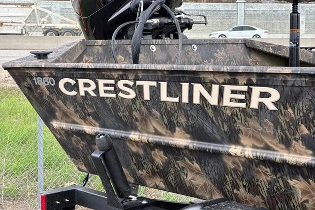 Slide: The Image of Crestliner Retriever 2025 - 7