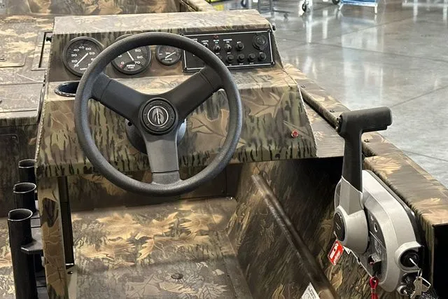 Slide: The Image of Crestliner Retriever 2026 - 17