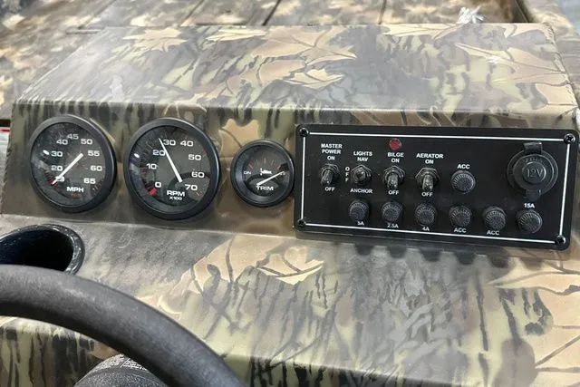 Slide: The Image of Crestliner Retriever 2026 - 19