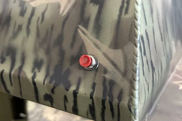 Slide: The Image of Crestliner Retriever 2026 - 20