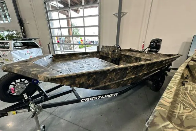 Slide: The Image of Crestliner Retriever 2026 - 5