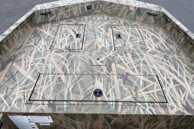 Slide: The Image of Crestliner Retriever 2026 - 12