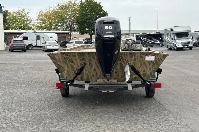 Slide: The Image of Crestliner Retriever 2026 - 3