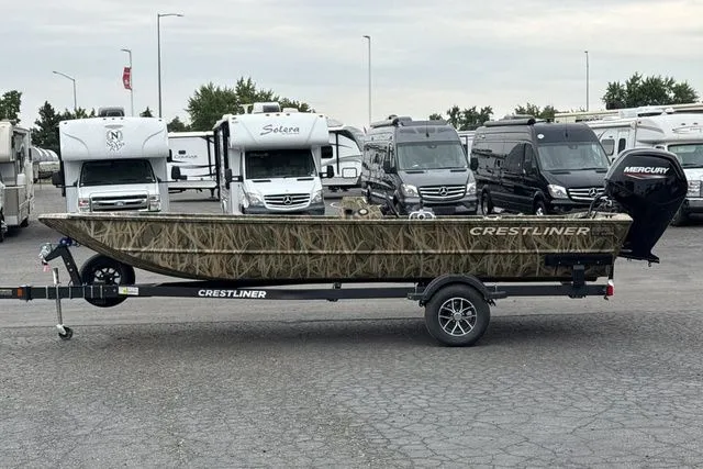 Slide: The Image of Crestliner Retriever 2026 - 5