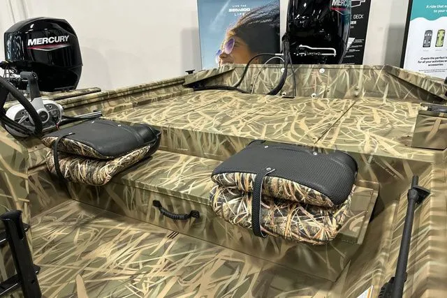 Slide: The Image of Crestliner Retriever 2026 - 10