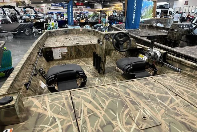 Slide: The Image of Crestliner Retriever 2026 - 11