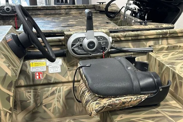 Slide: The Image of Crestliner Retriever 2026 - 16