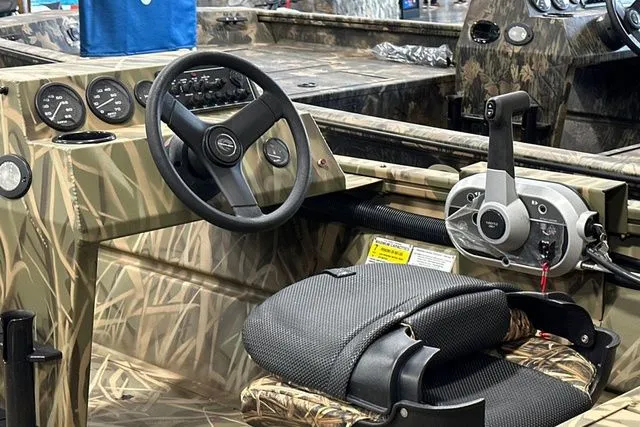 Slide: The Image of Crestliner Retriever 2026 - 17