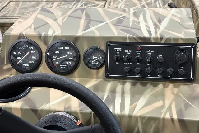 Slide: The Image of Crestliner Retriever 2026 - 19