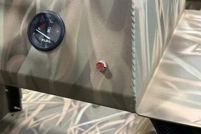 Slide: The Image of Crestliner Retriever 2026 - 20