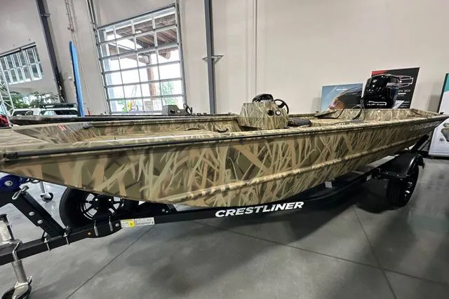 Slide: The Image of Crestliner Retriever 2026 - 5