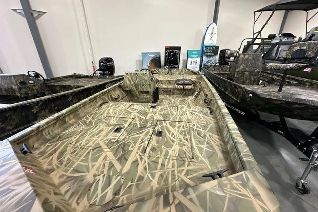 Slide: The Image of Crestliner Retriever 2026 - 8