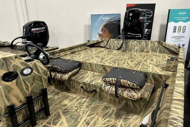 Slide: The Image of Crestliner Retriever 2026 - 9