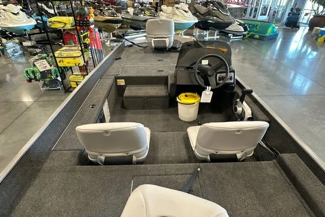 Slide: The Image of Crestliner Storm 2026 - 10