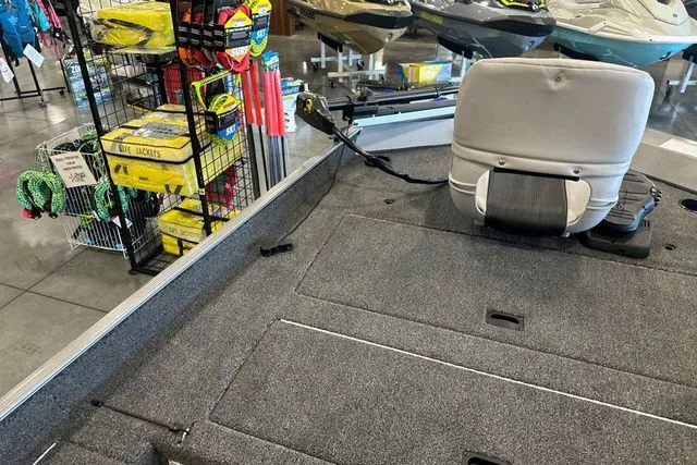 Slide: The Image of Crestliner Storm 2026 - 12