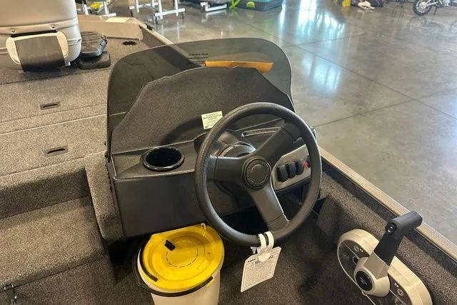 Slide: The Image of Crestliner Storm 2026 - 14