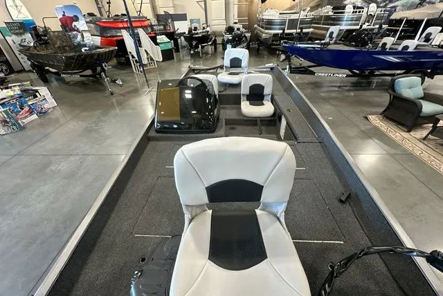 Slide: The Image of Crestliner Storm 2026 - 7