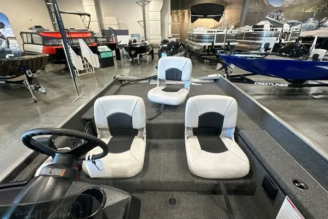 Slide: The Image of Crestliner Storm 2026 - 8