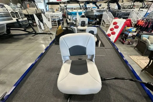 Slide: The Image of Crestliner Storm 2026 - 8