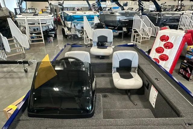 Slide: The Image of Crestliner Storm 2026 - 9