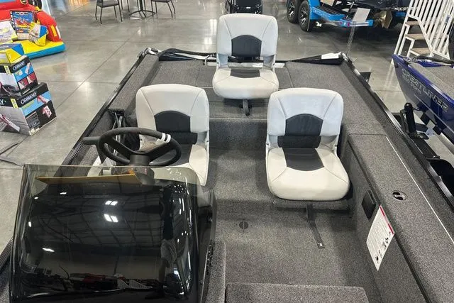 Slide: The Image of Crestliner Storm 2026 - 6