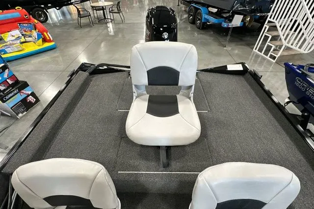 Slide: The Image of Crestliner Storm 2026 - 7