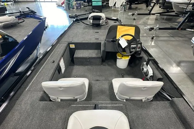 Slide: The Image of Crestliner Storm 2026 - 8