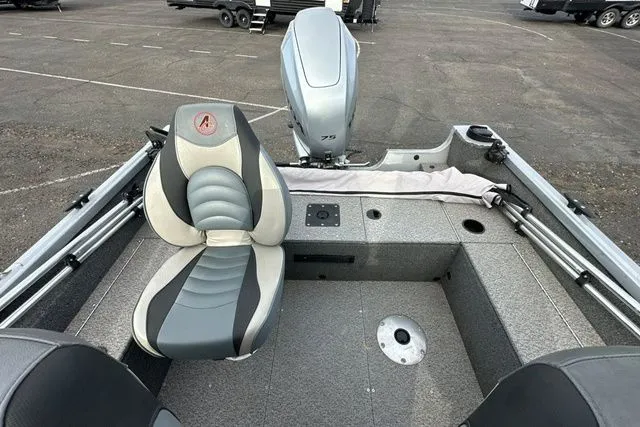 Slide: The Image of Alumacraft Classic 2020 - 10