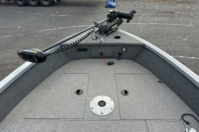 Slide: The Image of Alumacraft Classic 2020 - 12