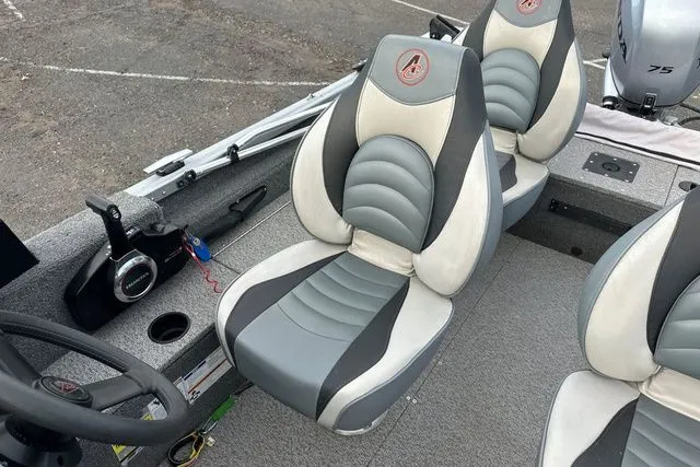 Slide: The Image of Alumacraft Classic 2020 - 15