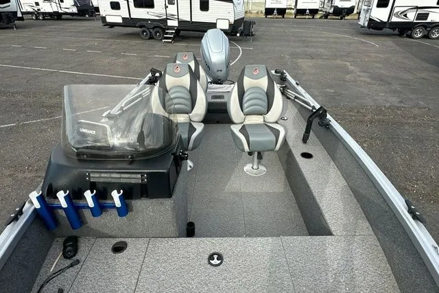 Slide: The Image of Alumacraft Classic 2020 - 8