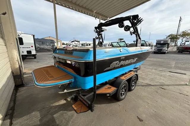 Slide: The Image of Supreme SUPREME 2017 - 18