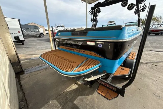 Slide: The Image of Supreme SUPREME 2017 - 3