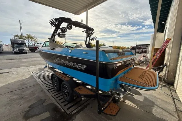 Slide: The Image of Supreme SUPREME 2017 - 4