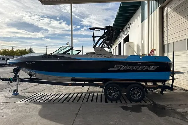 Slide: The Image of Supreme SUPREME 2017 - 5