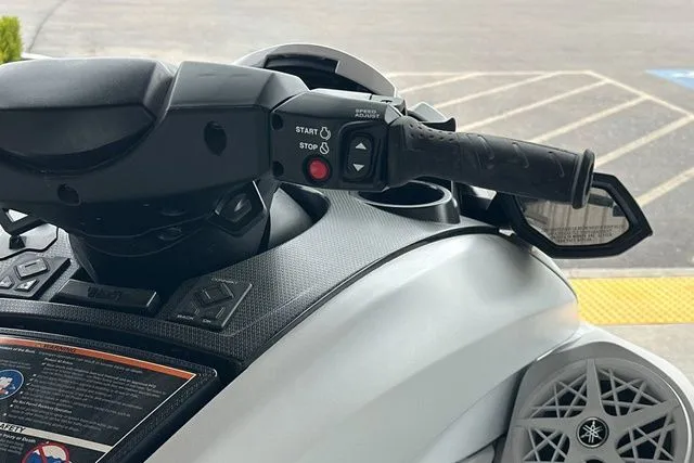 Slide: The Image of Yamaha FX CRUISER SVHO W/AUDIO-WHITE 2025 - 14