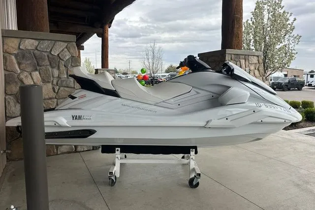 Slide: The Image of Yamaha FX CRUISER SVHO W/AUDIO-WHITE 2025 - 17