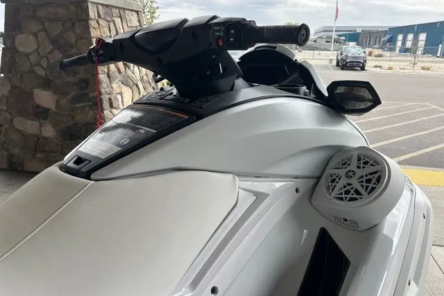 Slide: The Image of Yamaha FX CRUISER SVHO W/AUDIO-WHITE 2025 - 23