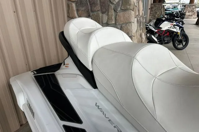 Slide: The Image of Yamaha FX CRUISER SVHO W/AUDIO-WHITE 2025 - 9