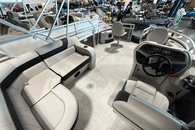 Slide: The Image of Trifecta 16FC SE_T Entertainment 25" 2025 - 10