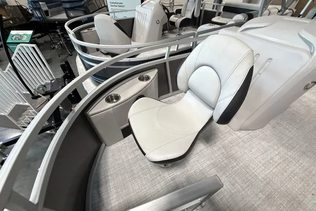 Slide: The Image of Trifecta 16FC SE_T Entertainment 25" 2025 - 14