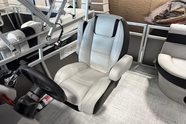 Slide: The Image of Trifecta 16FC SE_T Entertainment 25" 2025 - 15