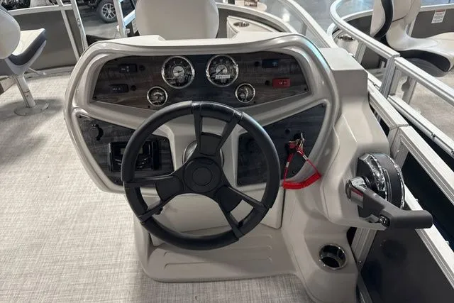 Slide: The Image of Trifecta 16FC SE_T Entertainment 25" 2025 - 16