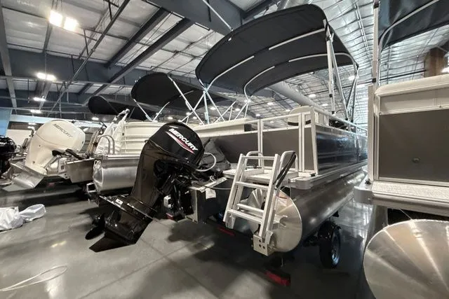 Slide: The Image of Trifecta 16FC SE_T Entertainment 25" 2025 - 17