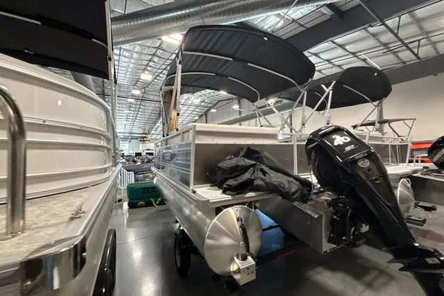 Slide: The Image of Trifecta 16FC SE_T Entertainment 25" 2025 - 4