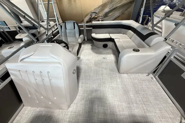 Slide: The Image of Trifecta 16FC SE_T Entertainment 25" 2025 - 7